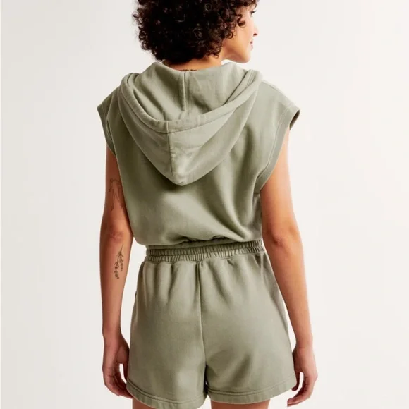 Abercrombie & Fitch Sage Green Fleece Hooded Romper - Picture 4 of 5